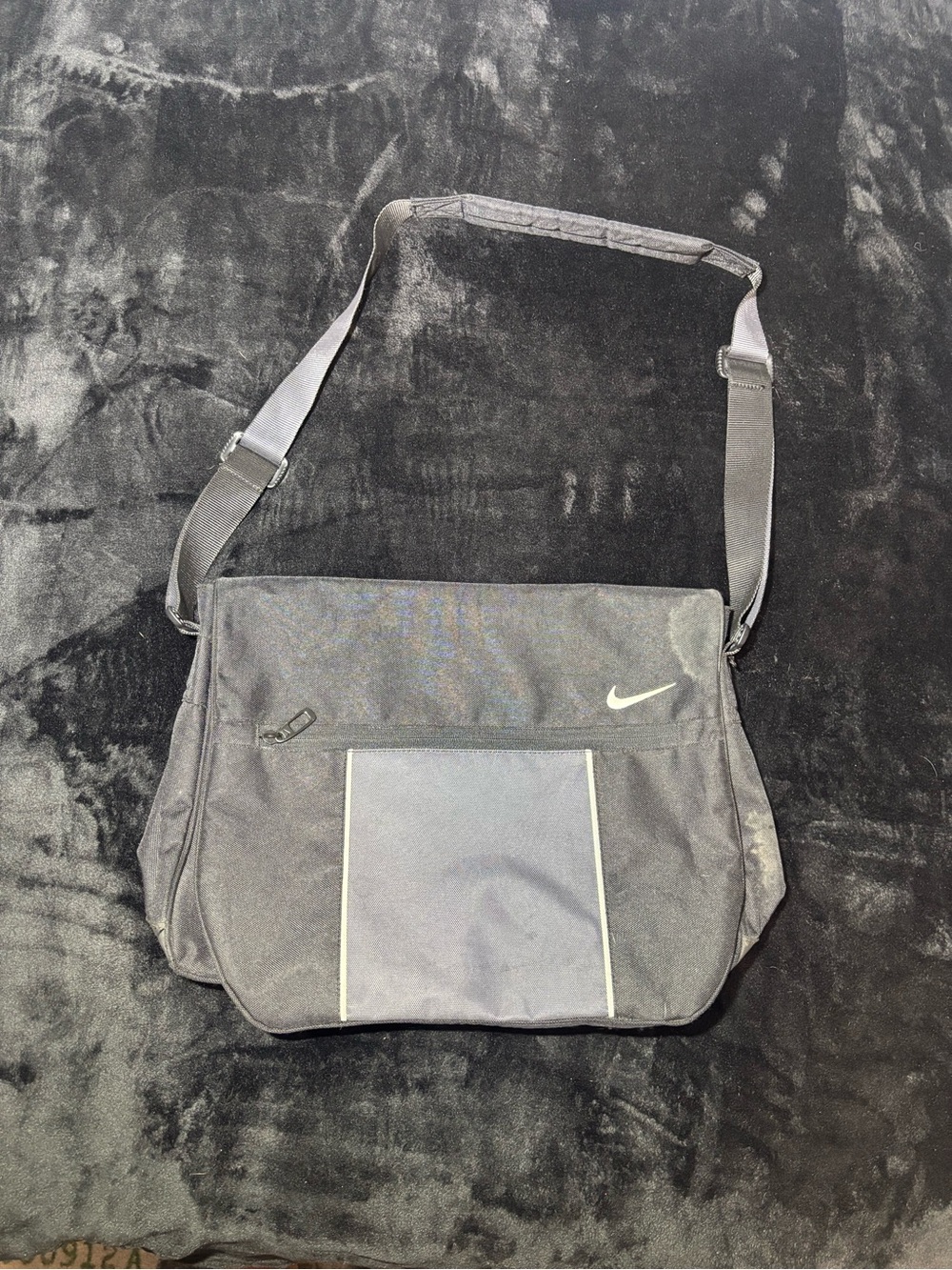 Nike Vintage Commuter Messenger Laptop Bag Gray Black Carry-On Adjustable Strap